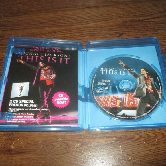 Michael Jackson: This Is It (Blu-ray Disc, 2010, Canadian) - Picture 2 of 3